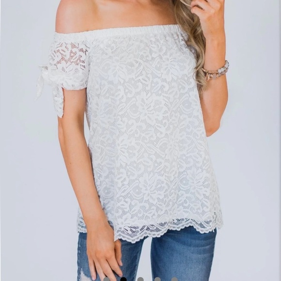 $3 LACE BLOUSE. SIZE SMALL. $3 IF BUNDLED - Picture 2 of 13